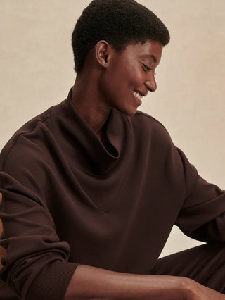 PULL SWEAT DROIT AVEC COL MONTANT BÉNITIER BETSY - Betsy Sweat